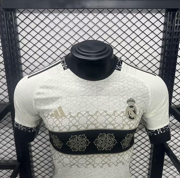 Real Madrid maillot foot 2024 2025 concept