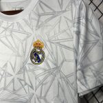 Real Madrid maillot foot concept 2024 2025