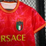 Italien Versace Fußballtrikot 2024 2025 Rot